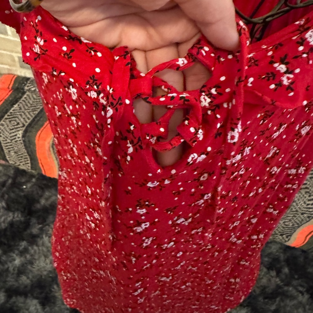 PrettyLittleThing Red Floral Sleeveless Dress - Picture 3 of 5